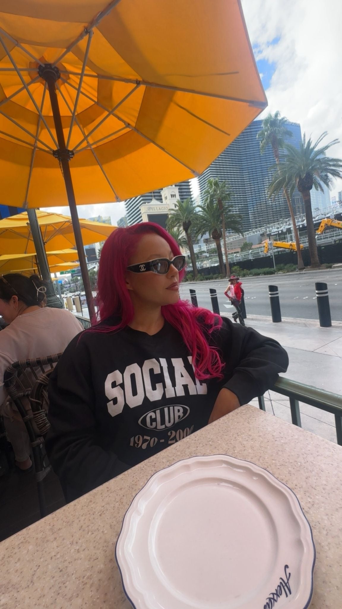 BOXY SWEATER SOCIAL CLUB