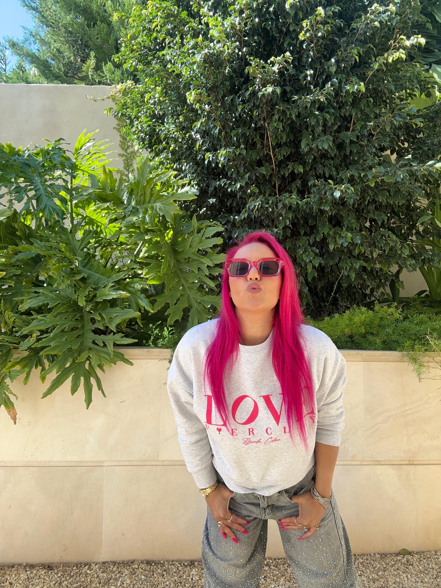 BOXY SWEATER LOVE FIERCELY PINK