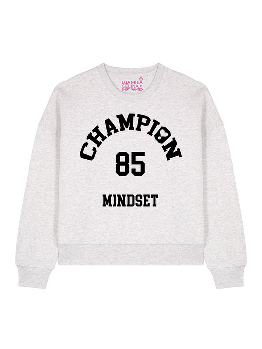 BOXY SWEATER DJAMILA CELINA CHAMPION PRINT BLACK – HEATHER GREY